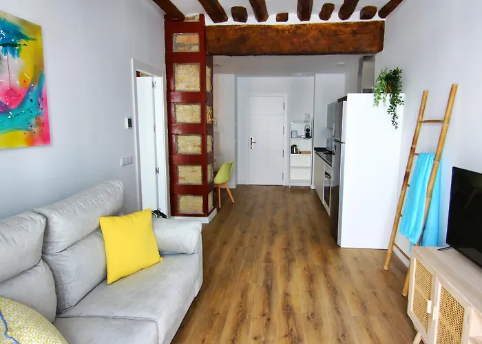 Apartamentos Almada - Calle Alfonso - Plaza Sas